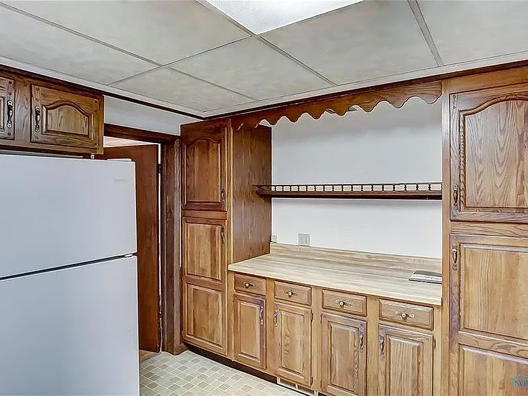 121 Leroy Ave — Photo 14