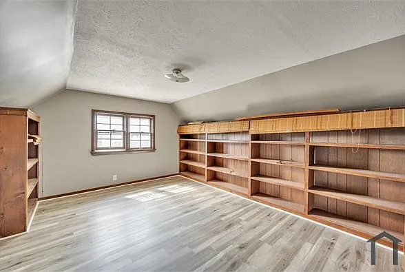 10713 Vernon Ave — Photo 12