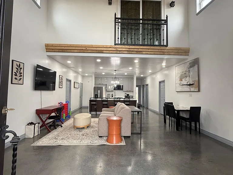 1593 Walter Stuart Loop — Photo 18