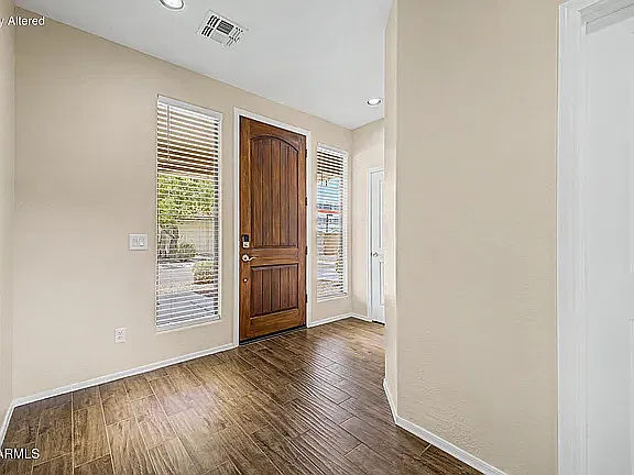 3 bed, 2.5 bath, 1935 sqft, $1,100 — Photo 1