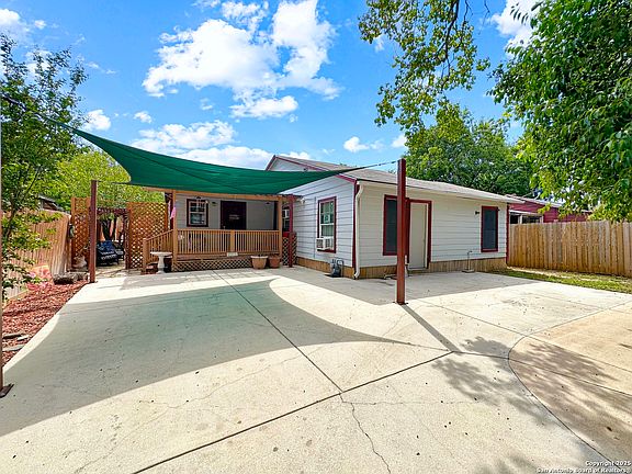 2nd image of 606 S San Horacio Ave