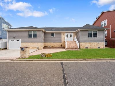 956 Pacific Street, Lindenhurst, NY, 11757