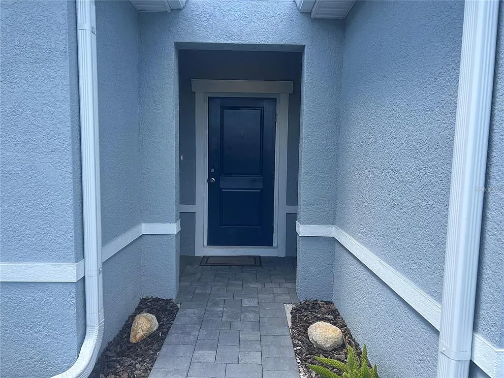 3 bed, 2.0 bath, 1815 sqft, $2,100 — Photo 3