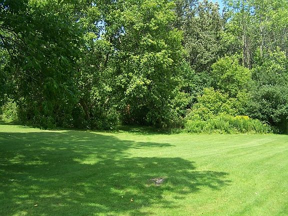3rd image of 1238 Cumberland Head Rd