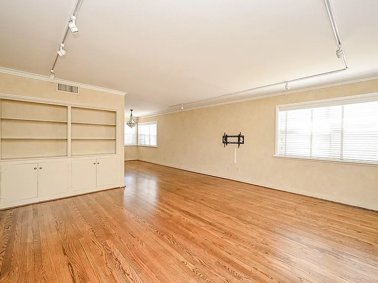 2821 Eastgrove Ln — Photo 19