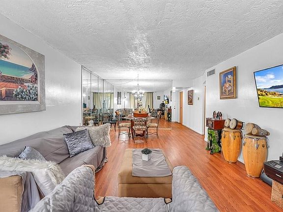 3rd image of 2851 Somerset Drive #215