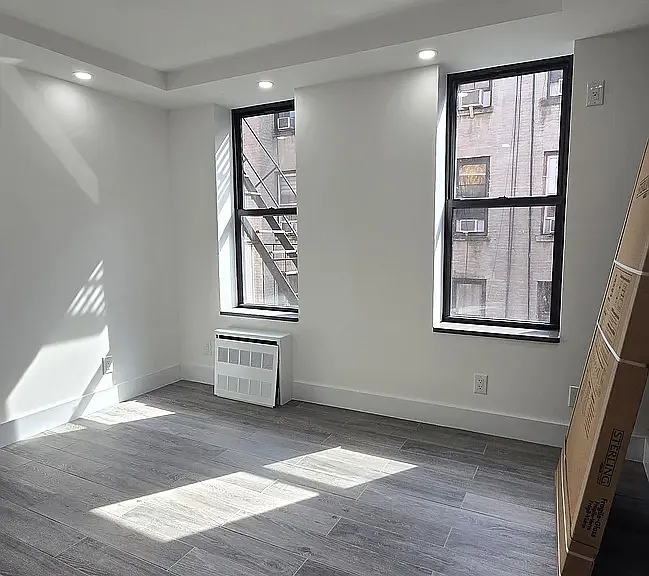 216 E 29th St #4F — Photo 2