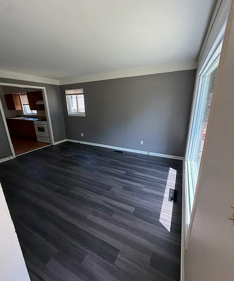 901 Symes Ave — Photo 2
