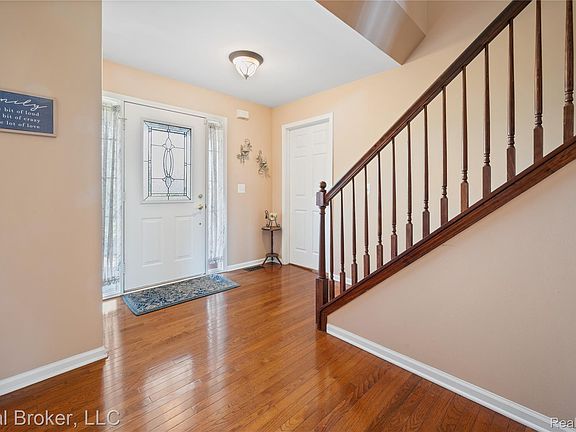 3rd image of 58767 Hunters Ct