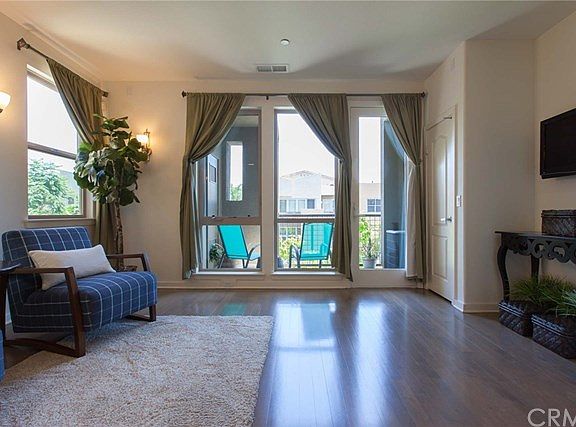 3rd image of 5401 W 149th Pl Unit 9