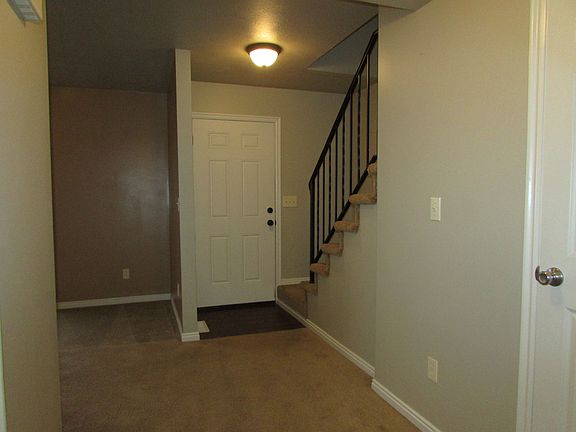 Living looking at Front Door_03192014