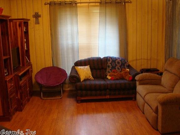 4th image of 1101 Dequeen St