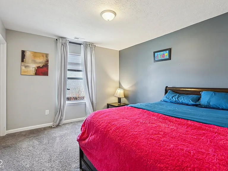 6673 Laurelwood Dr — Photo 26