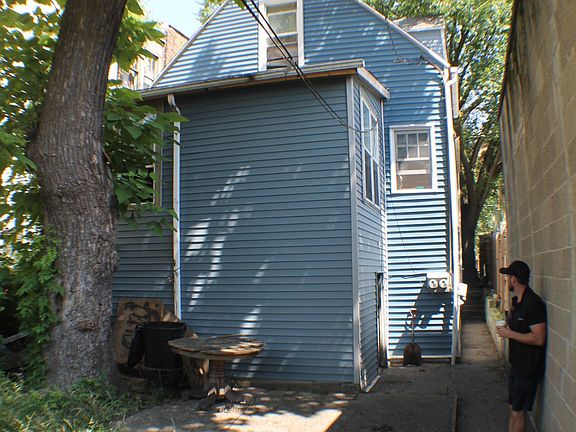 3rd image of 2235 W Belmont Ave