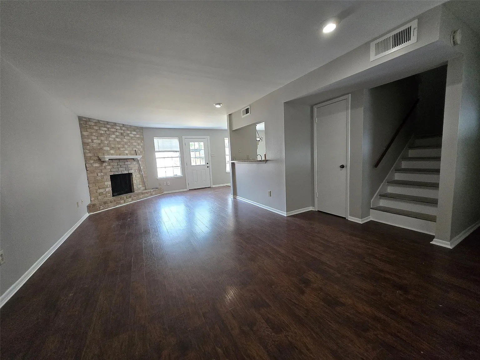 3 bed, 2.5 bath, 1443 sqft, $1,600 — Photo 1