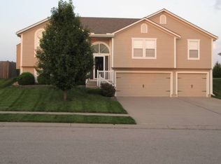 1319 S Huntington Dr, Greenwood, MO 64034