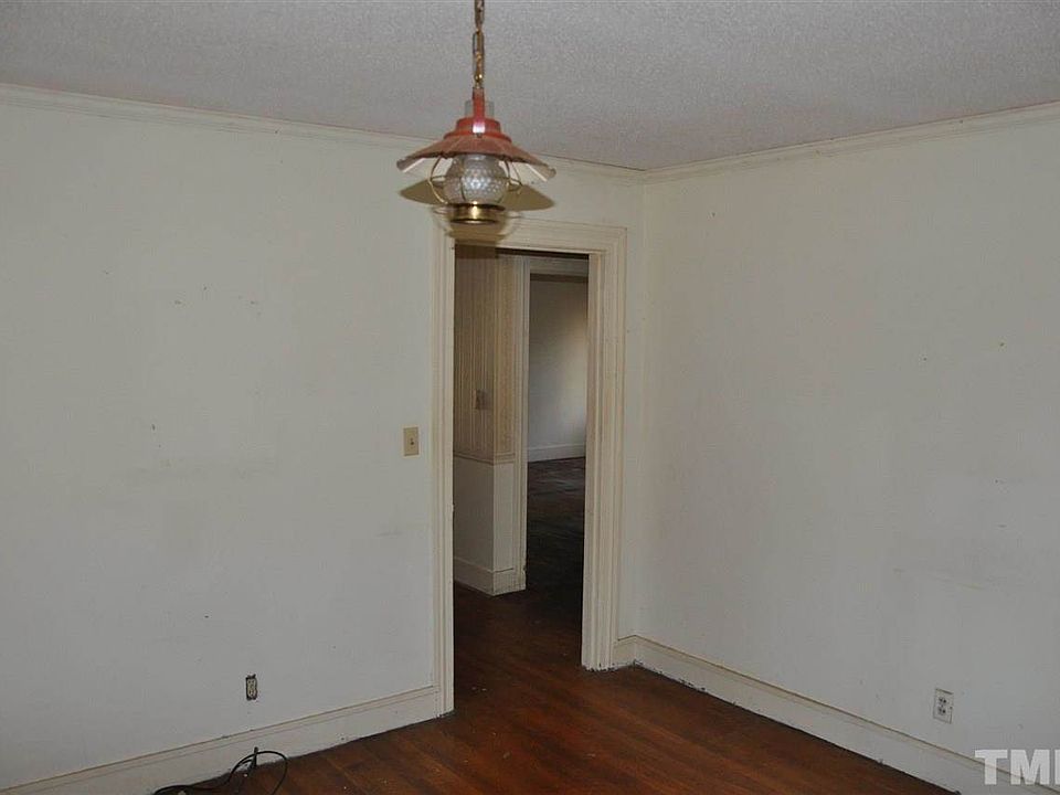 2nd image of 702 W 5th St