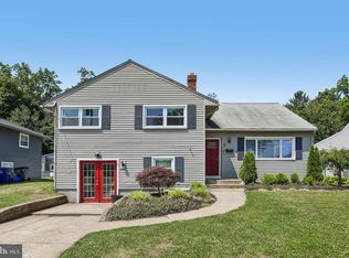 8 Rose Ln, Burlington, NJ 08016