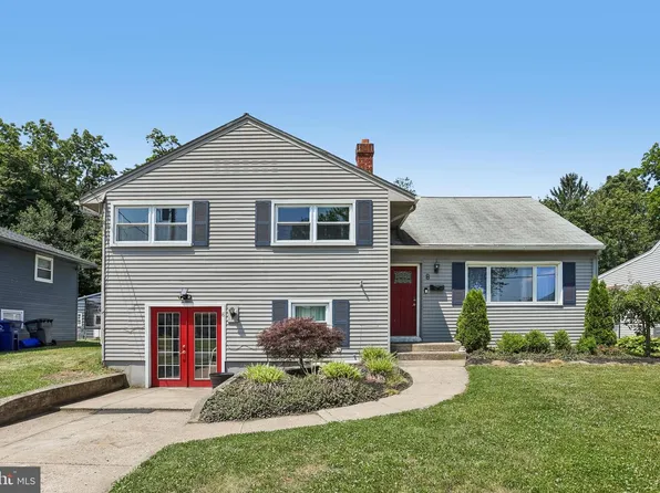 8 Rose Ln, Burlington, NJ 08016