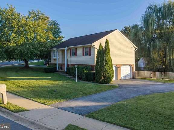 3rd image of 638 Regent Dr