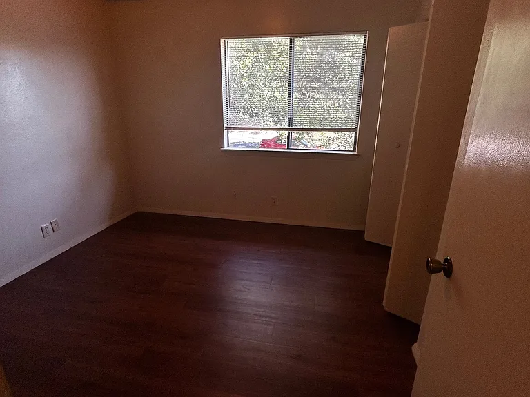 3901 Knollwood Dr — Photo 11
