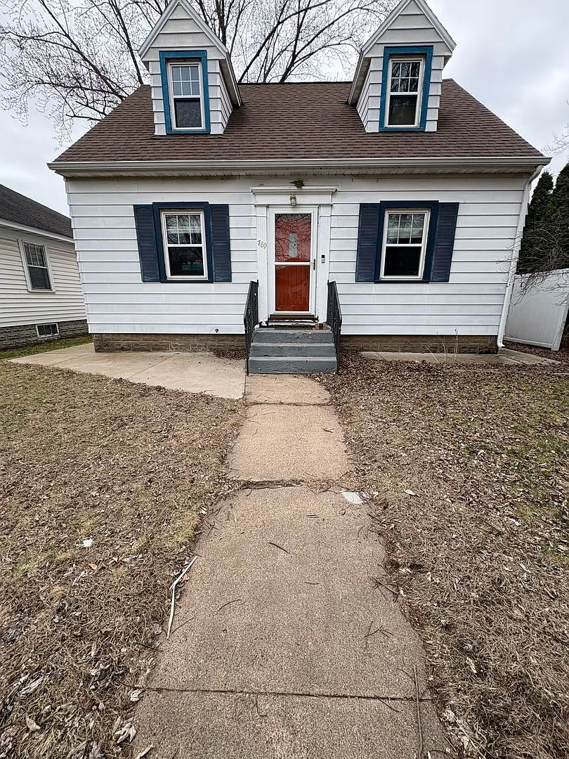 3 Bedroom Single-Family Home Near UW-La Crosse with Garage, Central Air — Photo 1