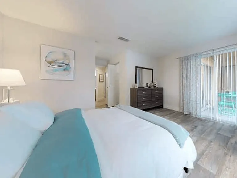 Sunny Lake Apartments — Photo 50
