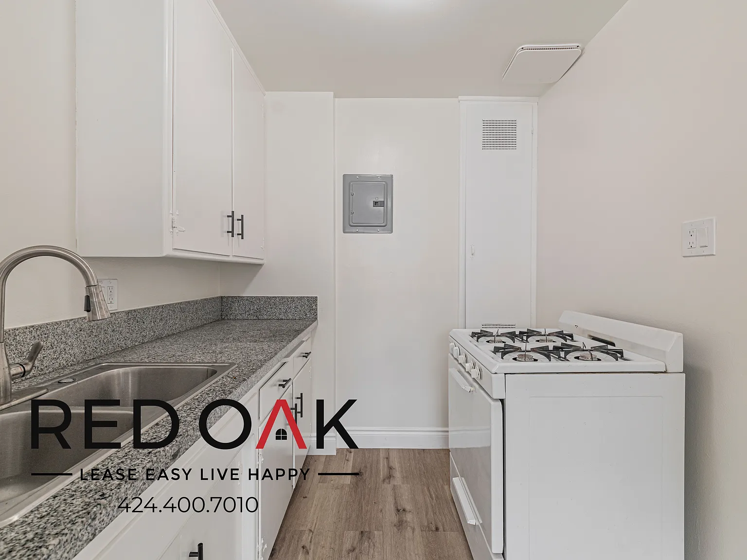 6553 Pickering Ave — Photo 2