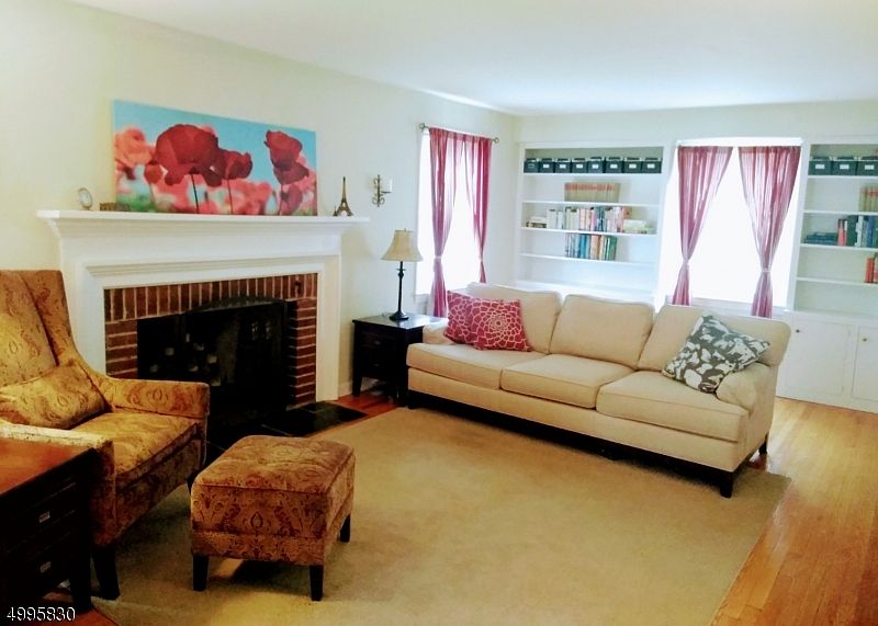 2nd image of 131 Rockview Ave