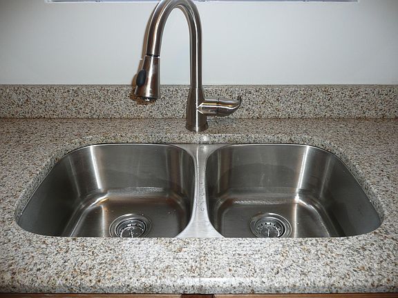 4th image of 608 W 65th St APT 6