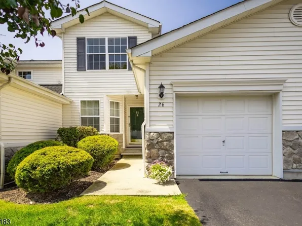 26 Lakeview Dr, Hamburg Boro, NJ 07419