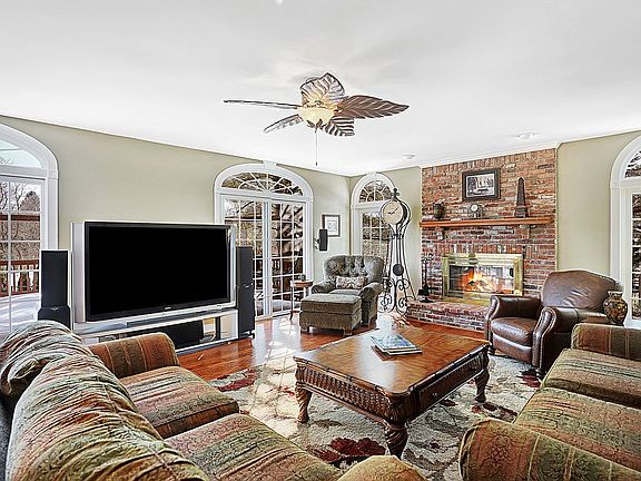 2nd image of 10 Bittle Ct