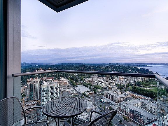 5th image of 500 106th Ave NE Floor 35
