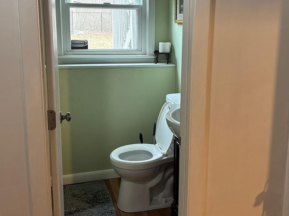 2nd image of 704 N Cary St