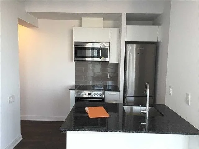 42 Charles St E #409 — Photo 3