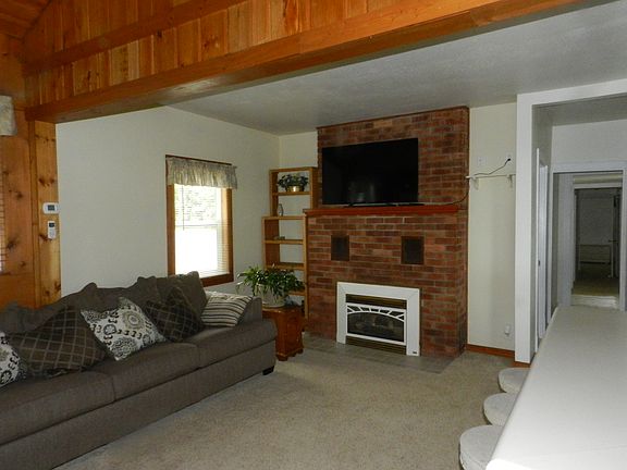 3rd image of 716 W Lake Dr