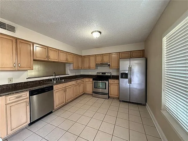 131 Kingspoint Blvd — Photo 3