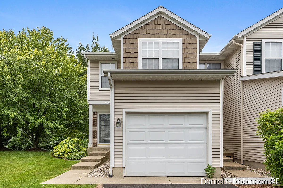3 bed, 3.5 bath, 2200 sqft, $2,475 — Photo 2