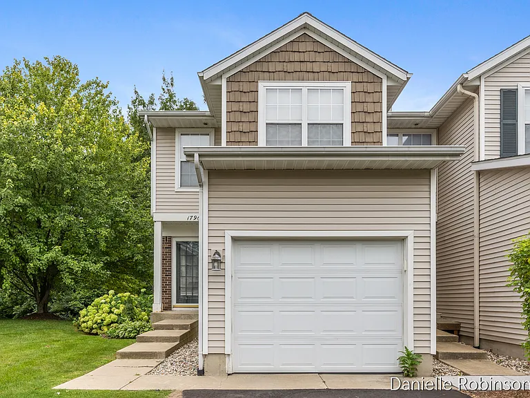 1796 Grand Ridge Ct NE — Photo 2