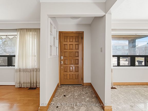 4th image of 60 Erie St