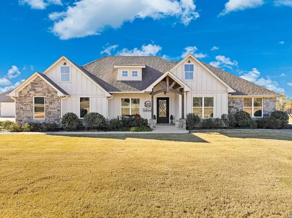 389 Deerfield Rd W, Longview, TX 75605