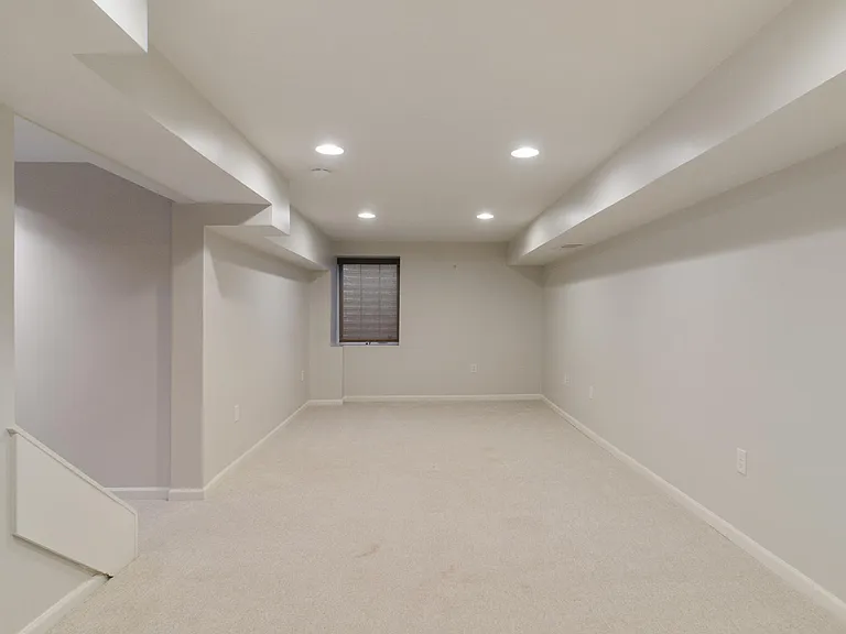 7343 Rosewood St — Photo 36
