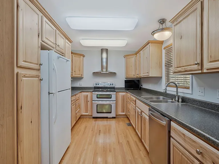 4857 Torbay Dr — Photo 14