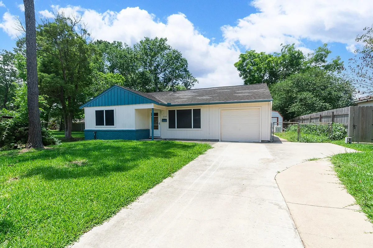 Building Photo - 1737 S Park Dr