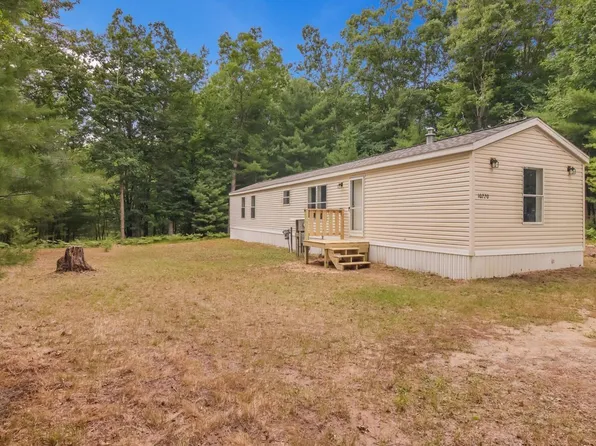 10220 Resort Trl, Interlochen, MI 49643