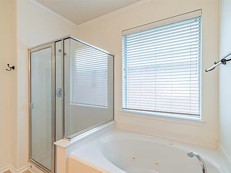 17911 Serene Shore Dr — Photo 32
