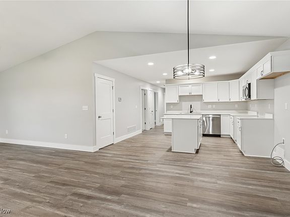 4th image of 34 Holli Ct