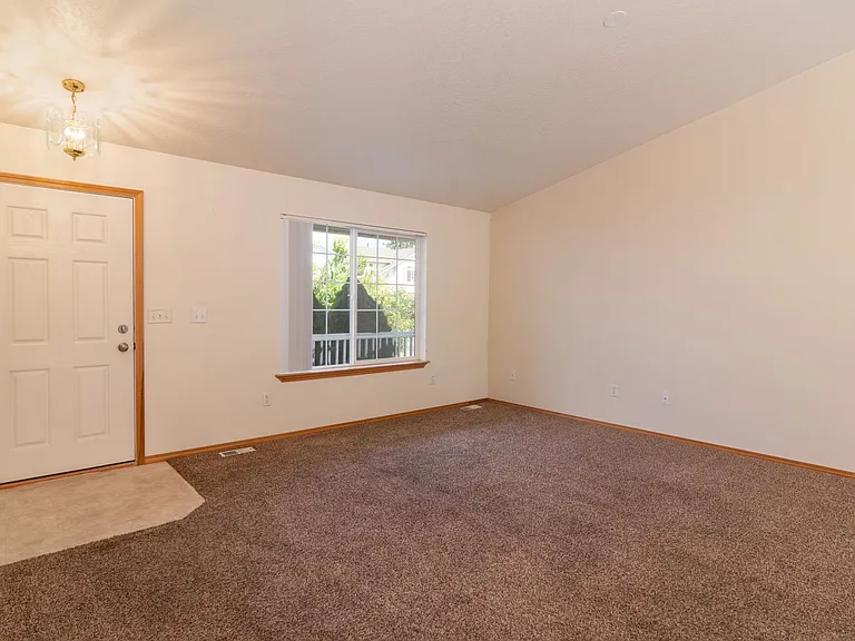 3122 Meadow Glen Ln — Photo 3