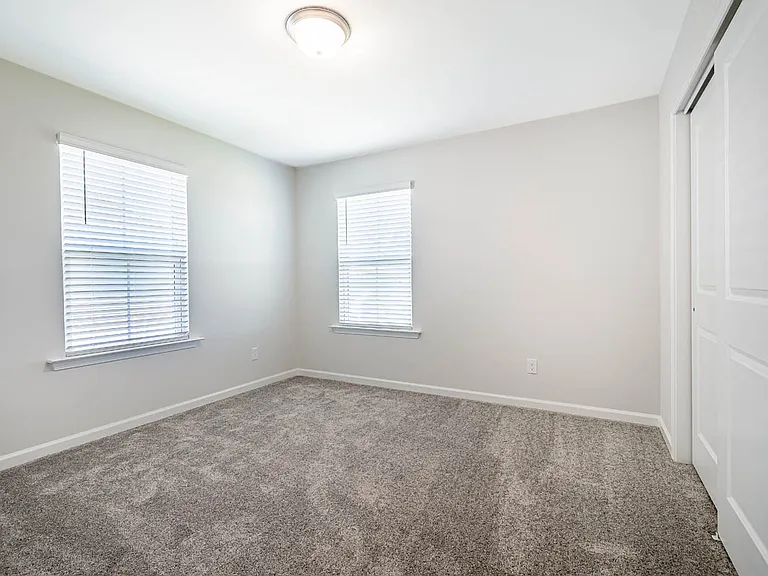 1400 Hollyview Ave — Photo 40
