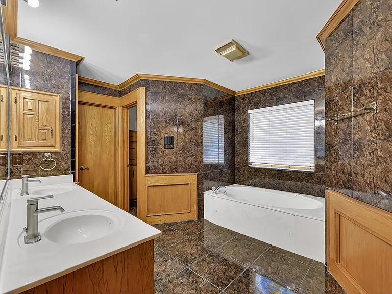 304 Bluebird Ave — Photo 12